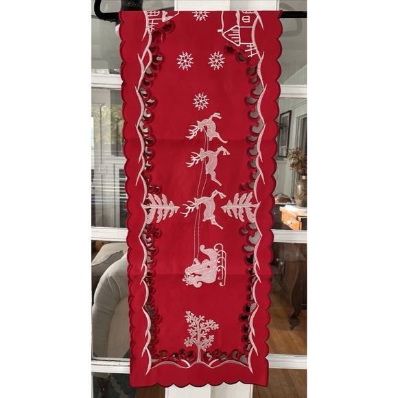 NWT Christmas Santa's Sleigh Table Runner Red Wimpole Street Creations 64" x 13" - Picture 7 of 7